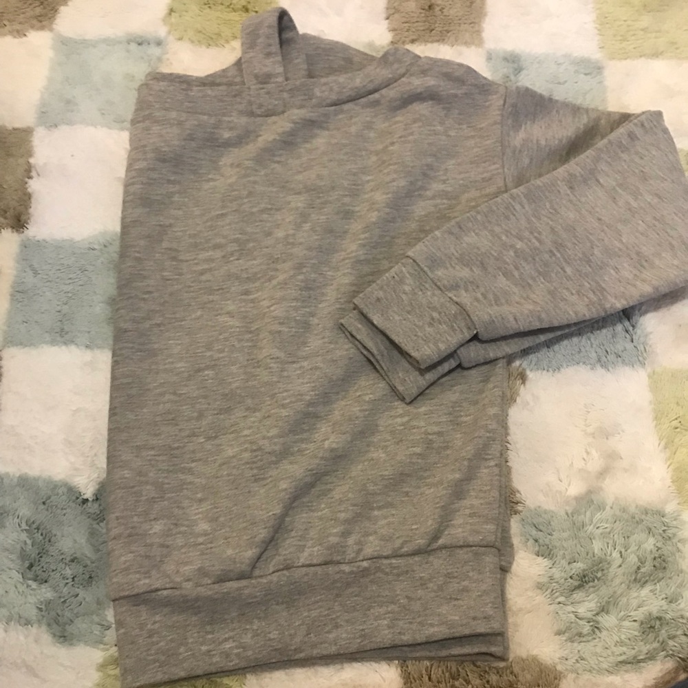 Cold shoulder Forever 21 gray sweater